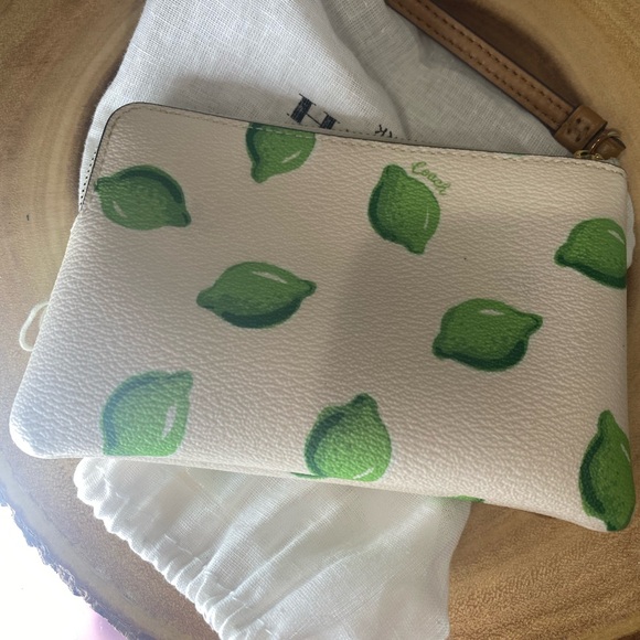 Coach wristlet limes
